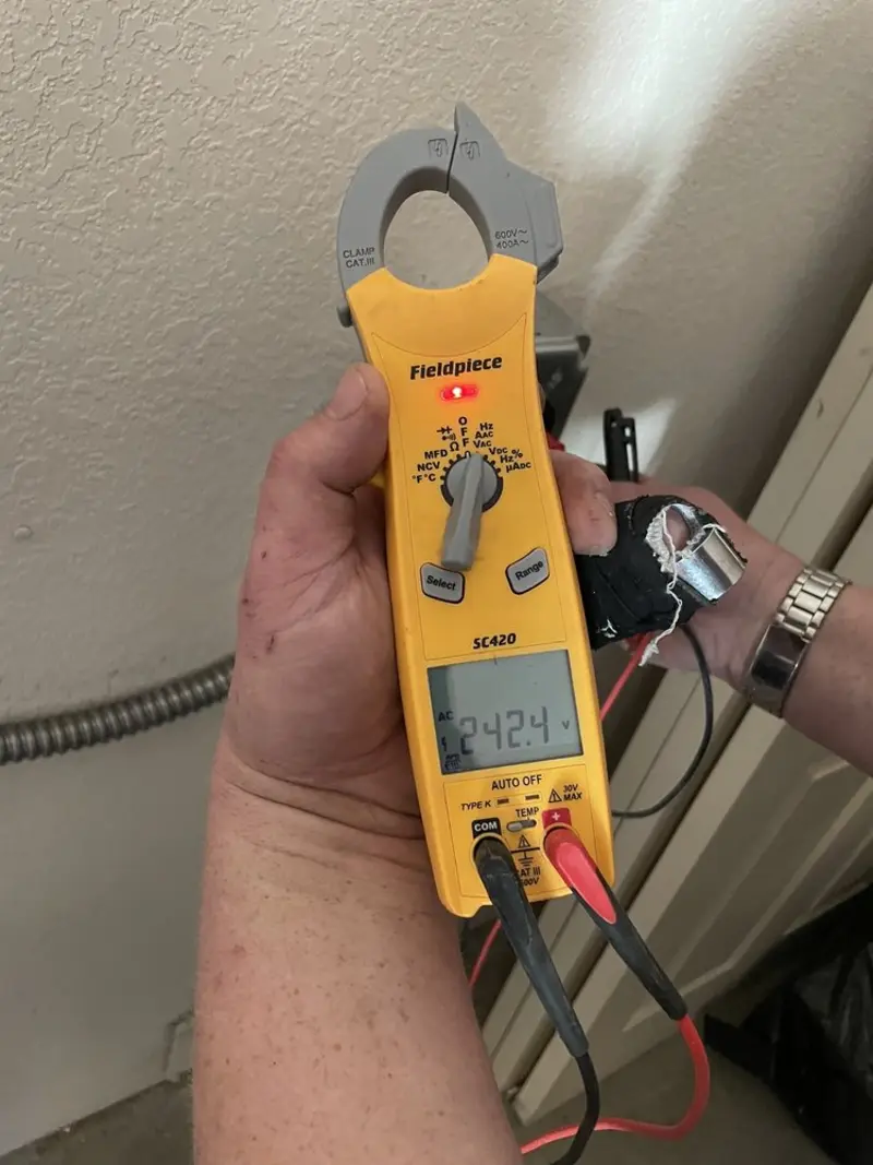 Voltage testing with clamp meter during Generator Installation in Indian Wells